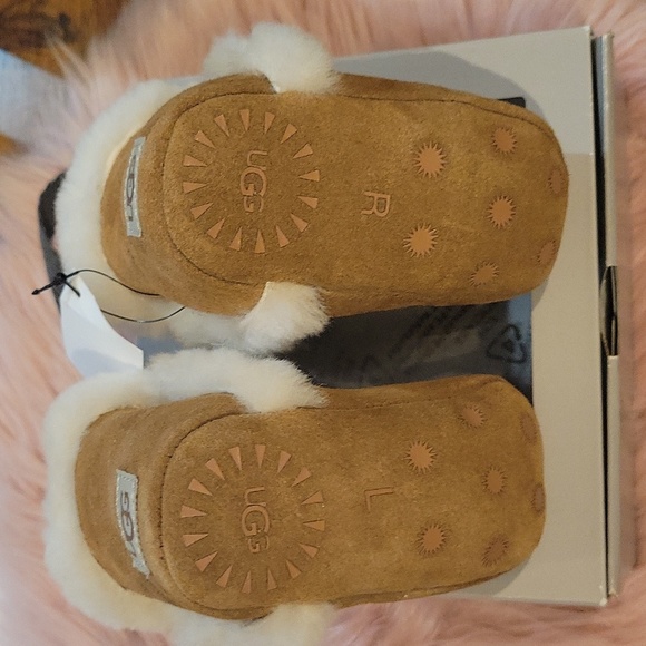 Ugg baby boots sz small (see pic for sizing info) - Picture 4 of 5